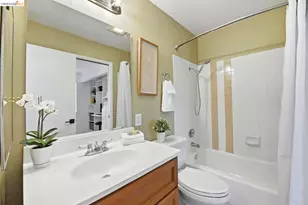 9729 Elmview Dr, Oakland, CA 94603 - Photo 28