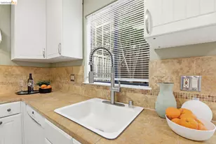 9729 Elmview Dr, Oakland, CA 94603 - Photo 14
