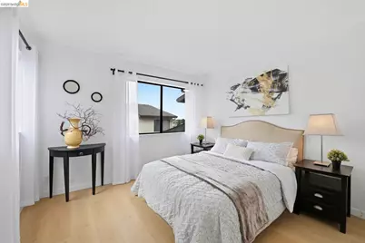9729 Elmview Dr, Oakland, CA 94603 - Photo 18