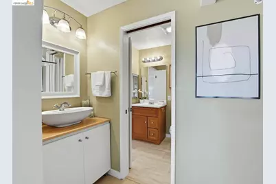 9729 Elmview Dr, Oakland, CA 94603 - Photo 26