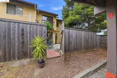 9729 Elmview Dr, Oakland, CA 94603 - Photo 30