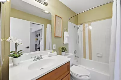 9729 Elmview Dr, Oakland, CA 94603 - Photo 28