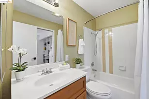9729 Elmview Dr, Oakland, CA 94603 - Photo 28