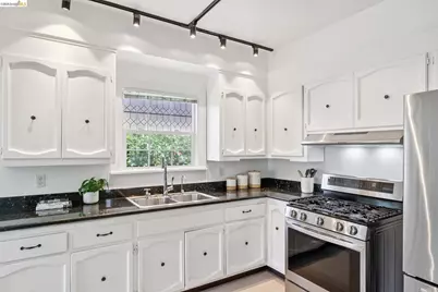 688 31st St, Oakland, CA 94609 - Photo 24