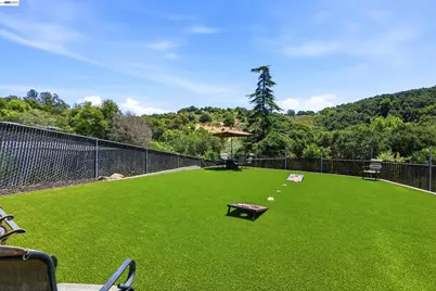 3910 Oak Hill Rd, Oakland, CA 94605 - Photo 24