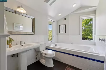 4908 Cochrane Ave, Oakland, CA 94618 - Photo 26