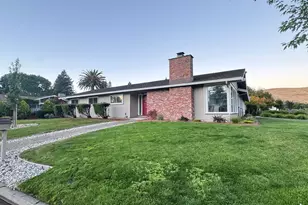 423 Deerfield Dr, Moraga, CA 94556 - Photo 2