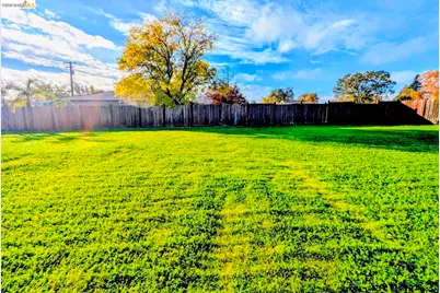 363 Ford Rd, Sacramento, CA 95838 - Photo 6