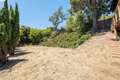 1072 Sterling Ave, Berkeley, CA 94708 - Photo 12