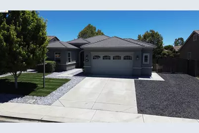 1110 Clearwater Creek Blvd, Manteca, CA 95336 - Photo 2