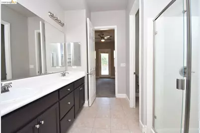 1110 Clearwater Creek Blvd, Manteca, CA 95336 - Photo 20