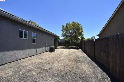 1110 Clearwater Creek Blvd, Manteca, CA 95336 - Photo 6