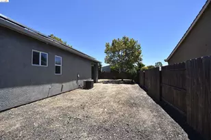 1110 Clearwater Creek Blvd, Manteca, CA 95336 - Photo 6