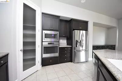 1110 Clearwater Creek Blvd, Manteca, CA 95336 - Photo 12