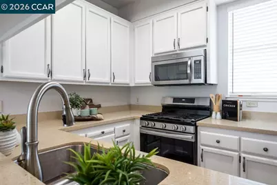 208 Commodore Dr, Richmond, CA 94804 - Photo 6