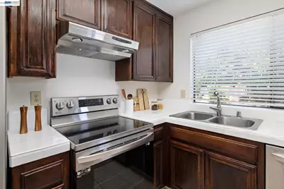 2227 Emerald Hills Cir, San Jose, CA 95131 - Photo 16