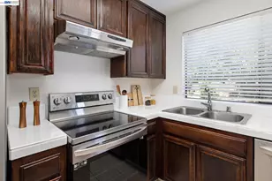 2227 Emerald Hills Cir, San Jose, CA 95131 - Photo 16