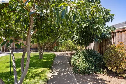 2227 Emerald Hills Cir, San Jose, CA 95131 - Photo 48