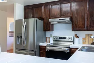 2227 Emerald Hills Cir, San Jose, CA 95131 - Photo 20
