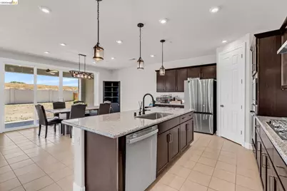 1553 Base Ct, Dixon, CA 95620 - Photo 8