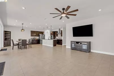 1553 Base Ct, Dixon, CA 95620 - Photo 16