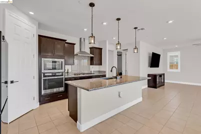 1553 Base Ct, Dixon, CA 95620 - Photo 10