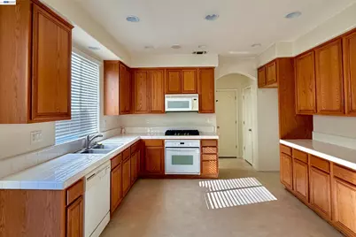 17385 Stone Celler Way, Lathrop, CA 95330 - Photo 2