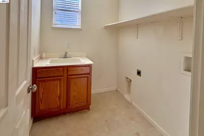 17385 Stone Celler Way, Lathrop, CA 95330 - Photo 6
