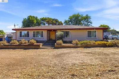 5940 Victoria Ln, Livermore, CA 94550 - Photo 2