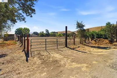5940 Victoria Ln, Livermore, CA 94550 - Photo 6