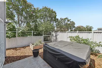 807 Myrtle St, Oakland, CA 94607 - Photo 32