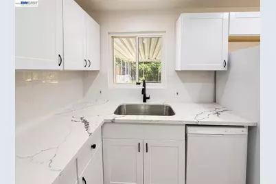 5250 Standish Rd, Sacramento, CA 95820 - Photo 10