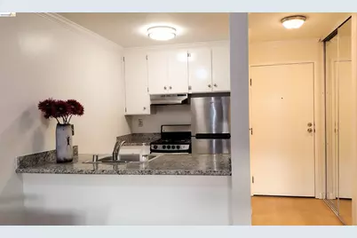 288 Whitmore St #212, Oakland, CA 94611 - Photo 4