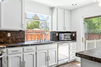 1059 Bellflower St, Livermore, CA 94551 - Photo 4