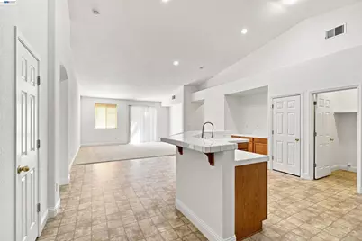 10154 Copco Ln, Stockton, CA 95219 - Photo 6