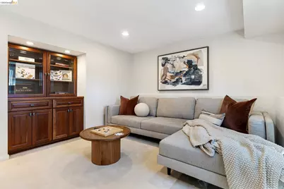 6824 Paso Robles Dr., Oakland, CA 94611 - Photo 34