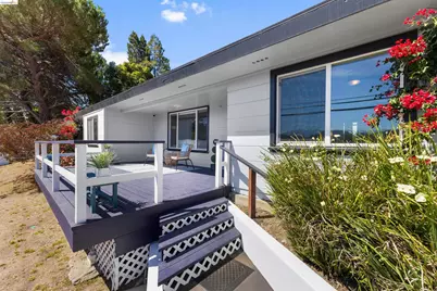 8019 Sterling Dr, Oakland, CA 94605 - Photo 6