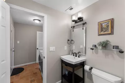 8019 Sterling Dr, Oakland, CA 94605 - Photo 40