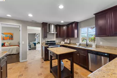 8019 Sterling Dr, Oakland, CA 94605 - Photo 24