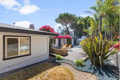 8019 Sterling Dr, Oakland, CA 94605 - Photo 64