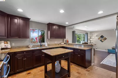 8019 Sterling Dr, Oakland, CA 94605 - Photo 22