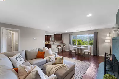 8019 Sterling Dr, Oakland, CA 94605 - Photo 36