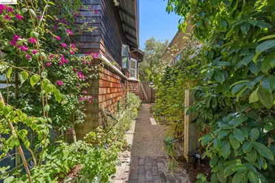 456 62nd St, Oakland, CA 94609 - Photo 52