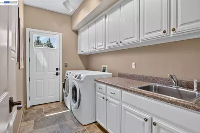 8257 Brittany Dr, Dublin, CA 94568 - Photo 36