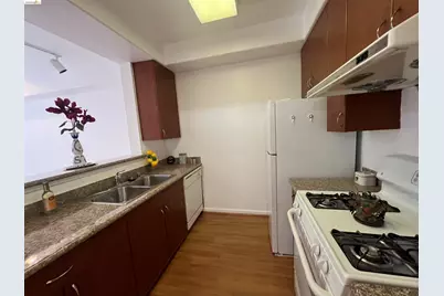 989 Franklin Street #506, Oakland, CA 94607 - Photo 2