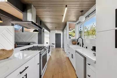 8055 Shay Dr, Oakland, CA 94605 - Photo 32