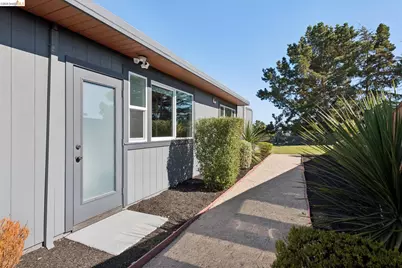 8055 Shay Dr, Oakland, CA 94605 - Photo 62
