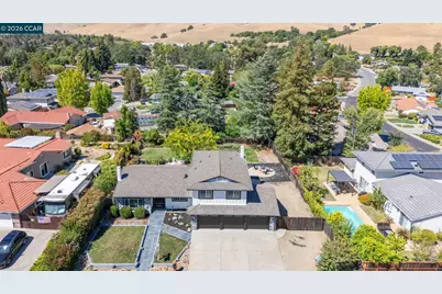 2 El Molino Dr, Clayton, CA 94517 - Photo 4