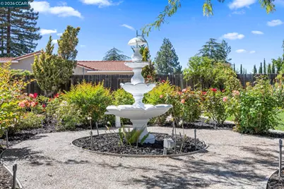 2 El Molino Dr, Clayton, CA 94517 - Photo 36