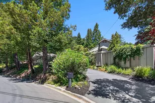 12 Altarinda, Orinda, CA 94563 - Photo 2